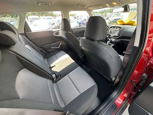 Used 2025 Kia Soul LX w/ LX Technology Package image 16