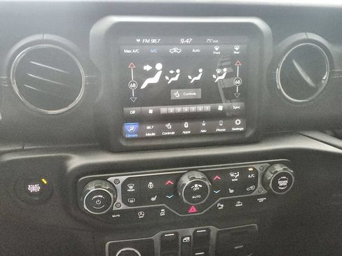 Used 2023 Jeep Gladiator Overland AWD/4WD image 29