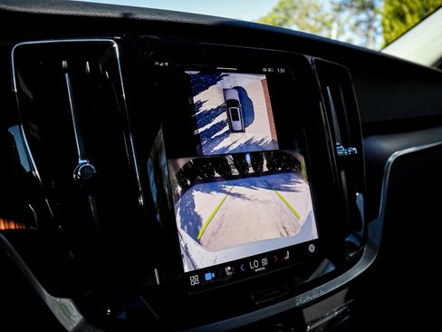 Used 2025 Volvo V60 B5 Cross Country Plus image 25