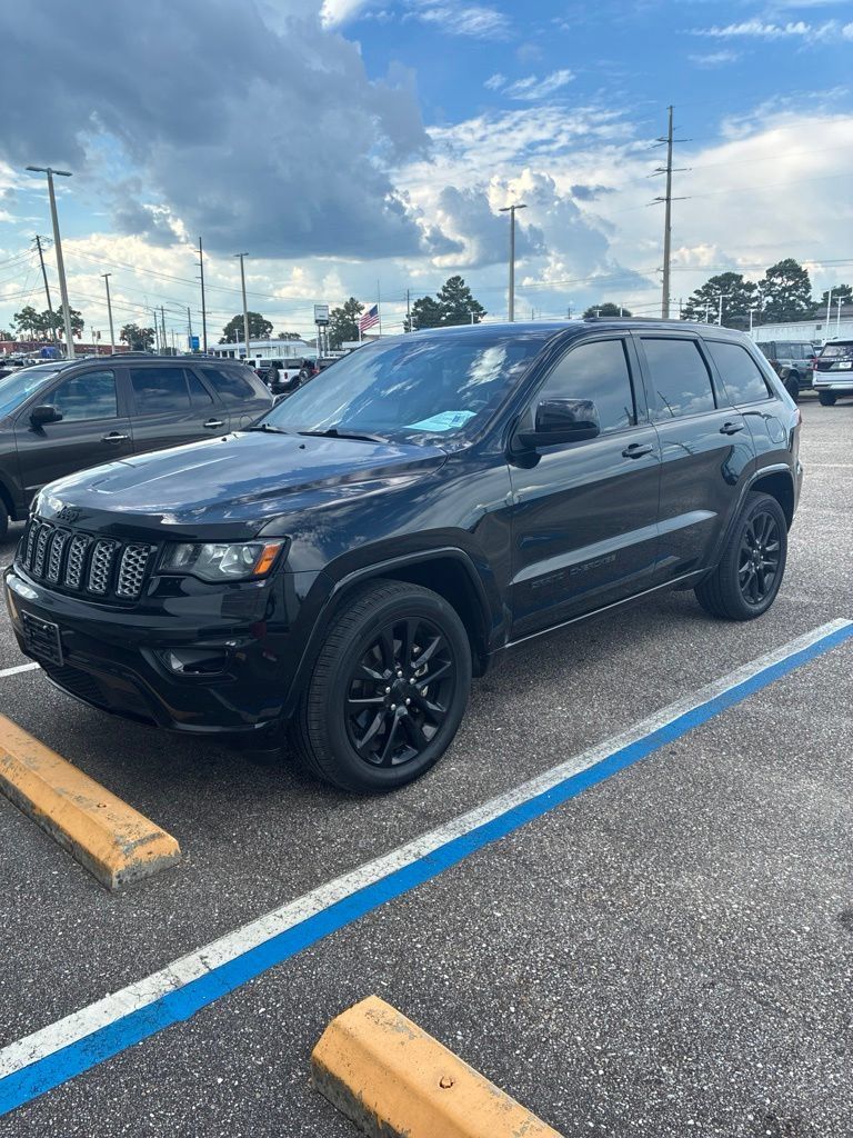 Used 2021 Jeep Grand Cherokee Laredo X RWD image 1