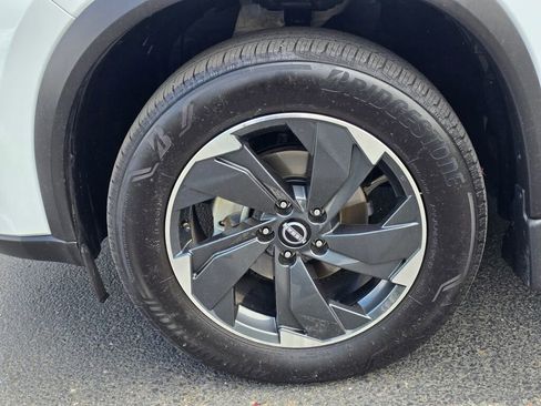 Used 2024 Nissan Rogue SV w/ SV Premium Package FWD image 9