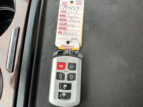 Used 2017 Toyota Sienna Limited image 55