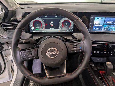 Used 2025 Nissan Kicks SR w/ SR Premium Package AWD/4WD image 17