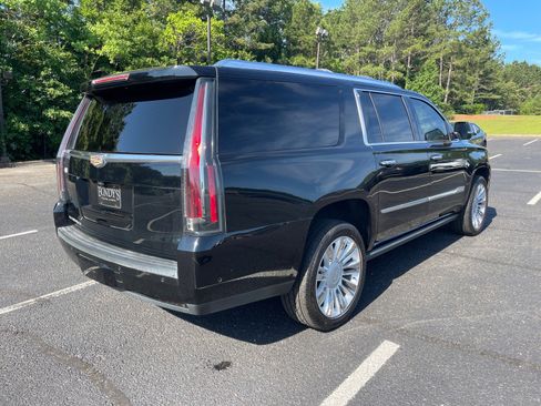 Used 2019 Cadillac Escalade ESV Platinum AWD/4WD image 16