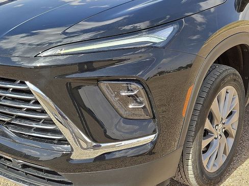 Used 2025 Buick Enclave Preferred image 9