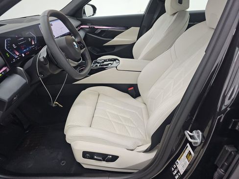 Used 2025 BMW 540i xDrive image 7
