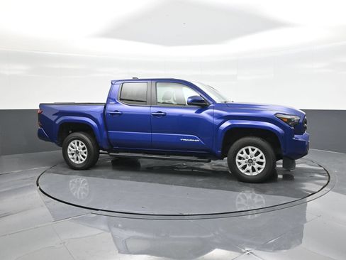 Used 2025 Toyota Tacoma SR5 w/ SR5 Upgrade Package AWD/4WD image 17