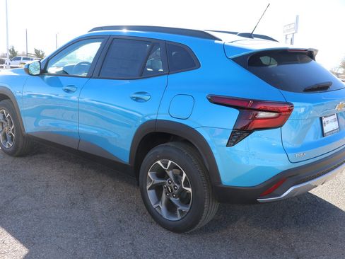 New 2026 Chevrolet Trax LT w/ LPO, Blackout Package image 5