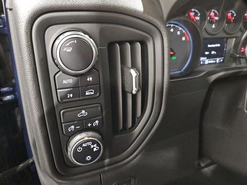 Used 2023 Chevrolet Silverado 1500 Custom image 17