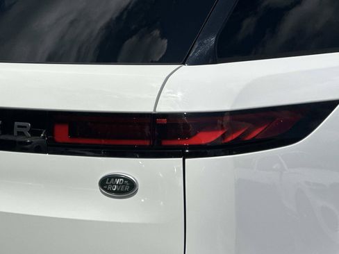Used 2023 Land Rover Range Rover Sport SE AWD/4WD image 9
