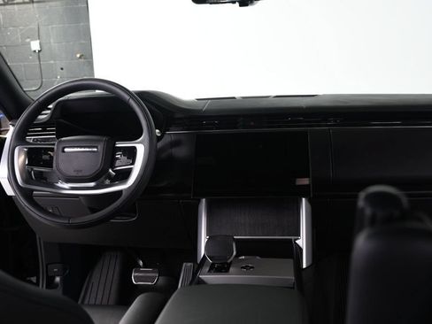 Used 2025 Land Rover Range Rover Long Wheelbase SE AWD/4WD image 5