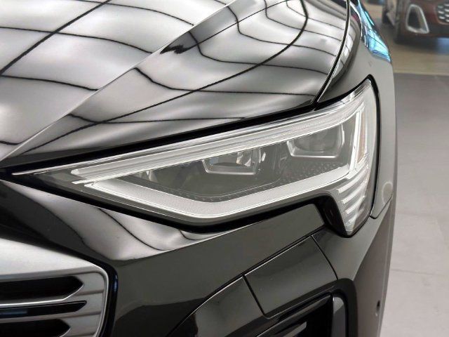 Certified 2024 Audi Q8 e-tron Premium Plus w/ Premium Plus Package AWD/4WD image 7
