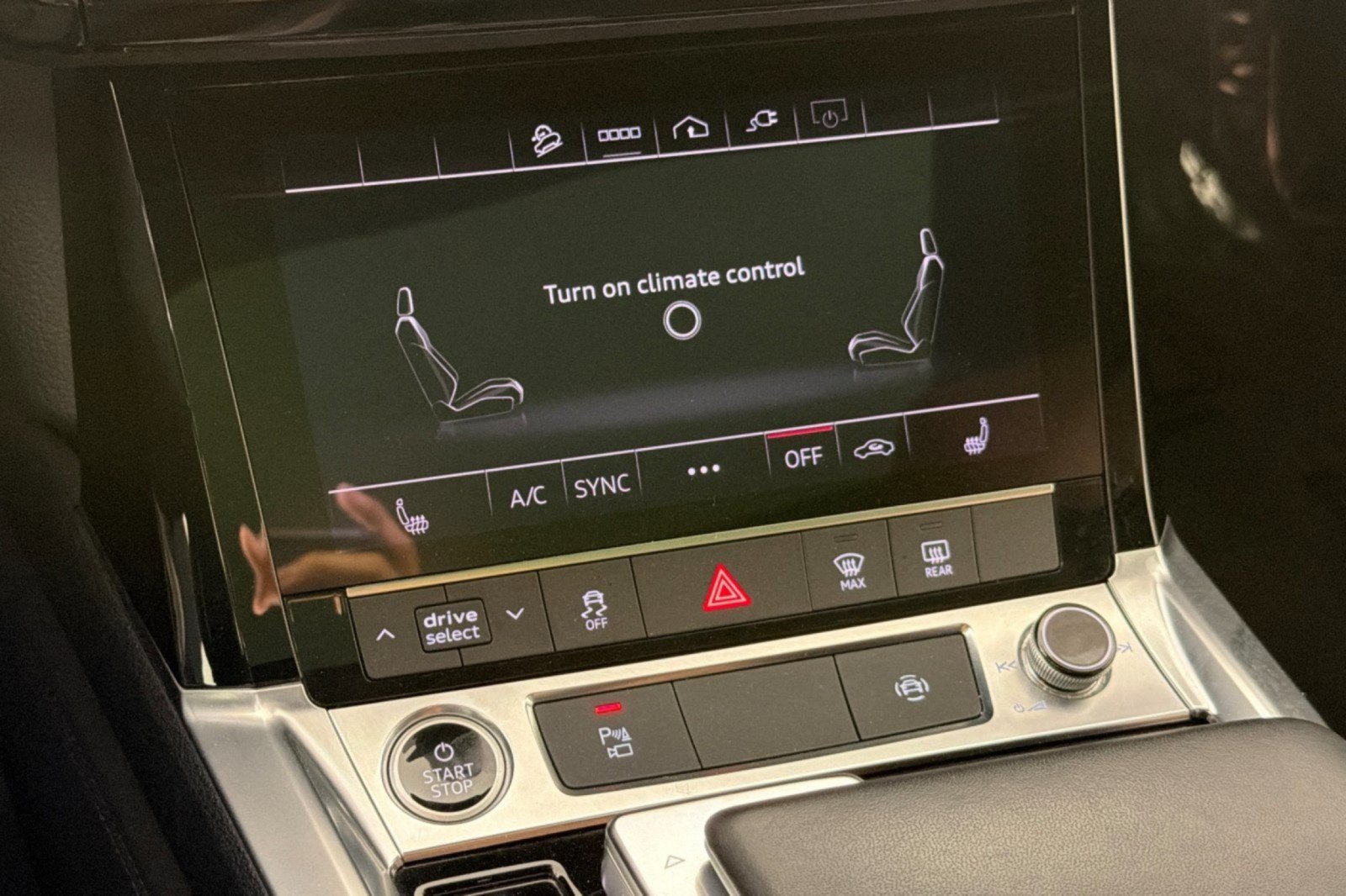 Used 2024 Audi Q8 e-tron Premium AWD/4WD image 18