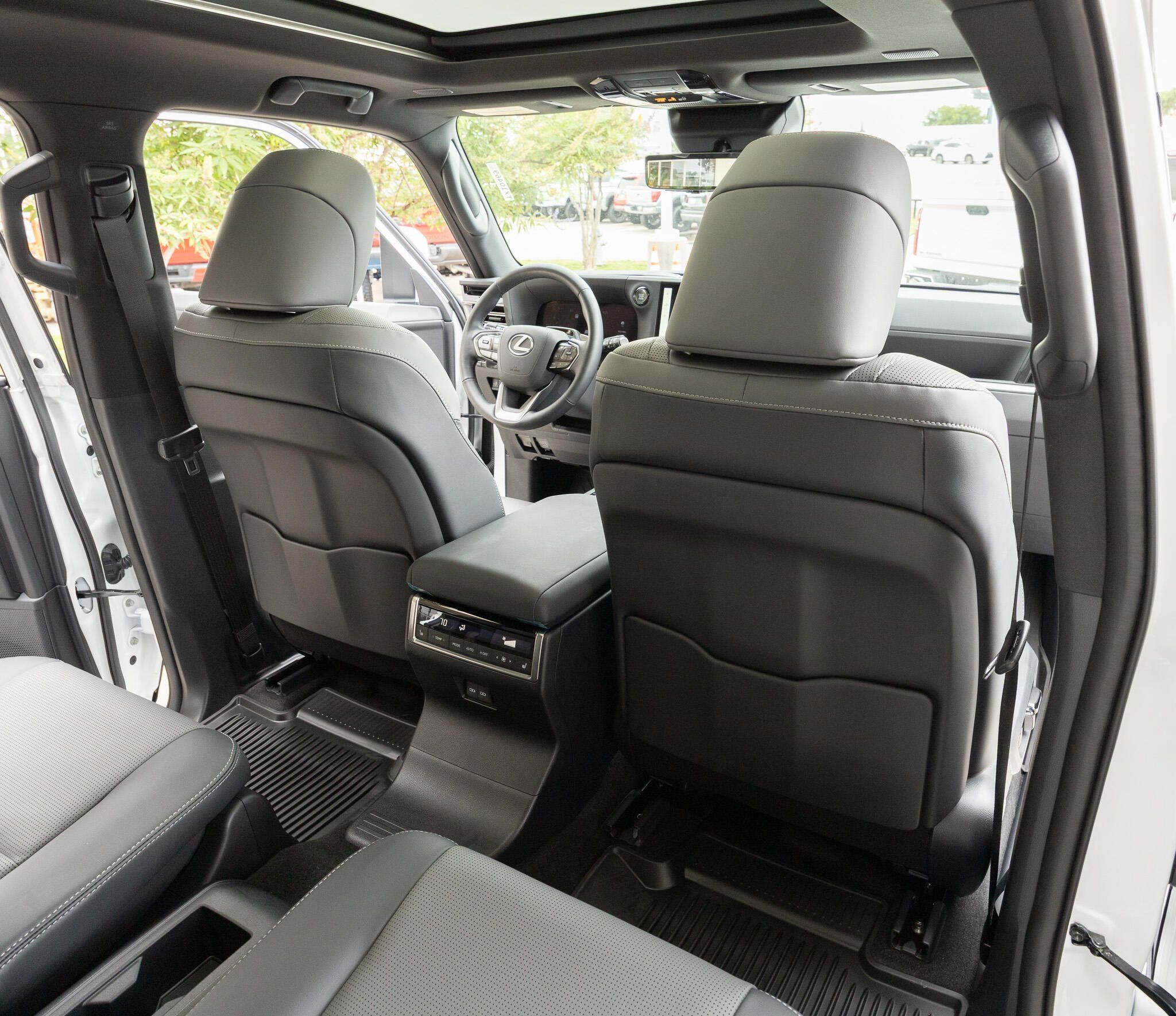 Used 2026 Lexus GX 550 w/ Accessory Package (2T) AWD/4WD image 34