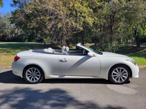 Used 2014 INFINITI Q60 Convertible w/ Premium Package image 5