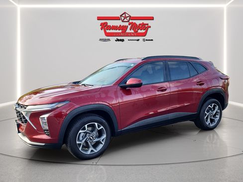 Used 2025 Chevrolet Trax LT w/ LT Convenience Package FWD image 1