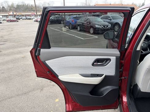 Used 2021 Nissan Rogue SV AWD/4WD image 15