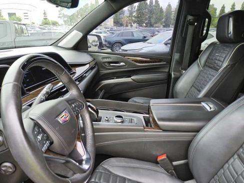 Used 2022 Cadillac Escalade Sport Platinum w/ LPO, ONYX Package AWD/4WD image 5