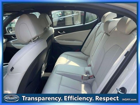 Used 2025 Genesis G70 2.5T image 12