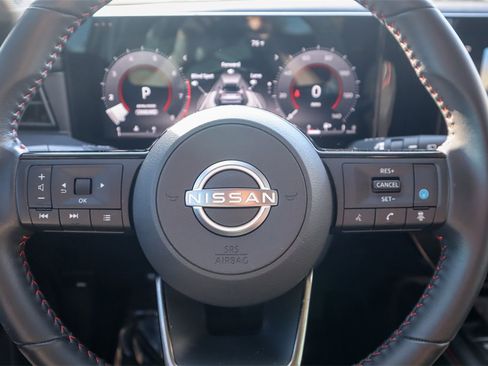 Used 2025 Nissan Kicks SR image 11