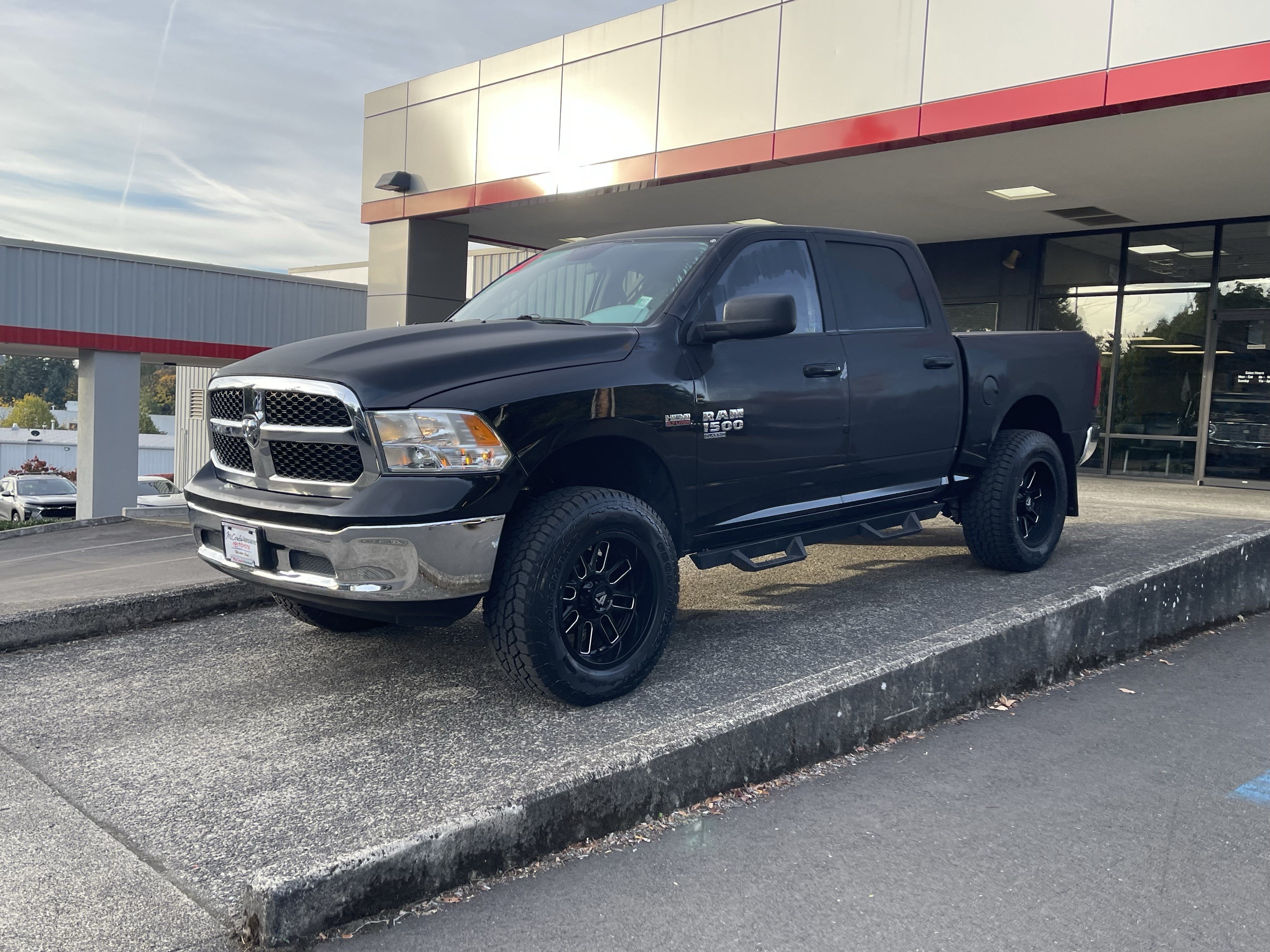 Used 2019 RAM 1500 Classic SLT AWD/4WD image 4