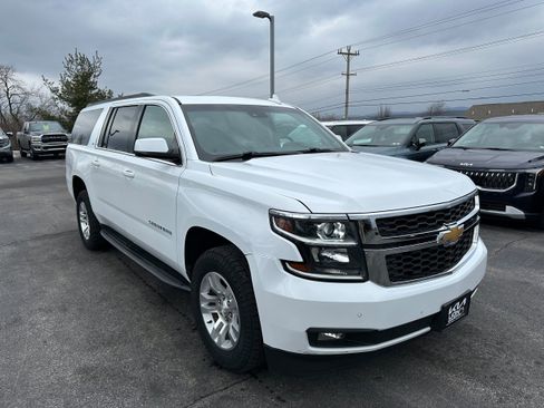 Used 2019 Chevrolet Suburban LT image 3