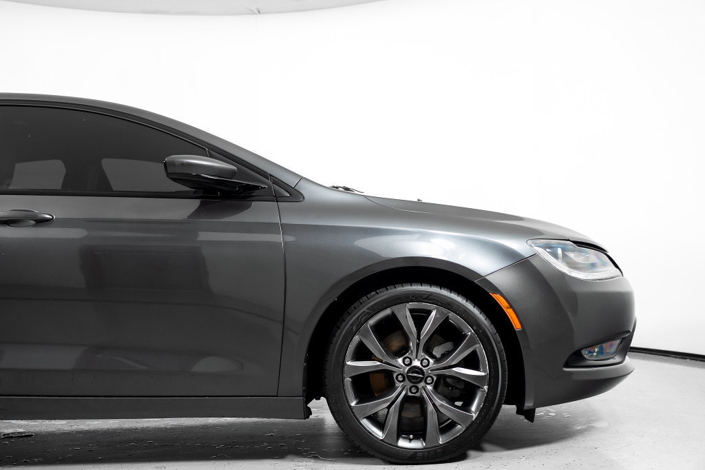 Used 2016 Chrysler 200 S w/ Navigation & Sound Group I FWD image 4