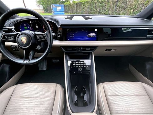 Used 2025 Porsche Macan 4 Electric AWD/4WD image 20