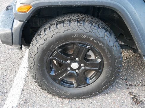 Used 2018 Jeep Wrangler Unlimited Sport S AWD/4WD image 8