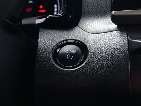 Used 2025 Toyota Camry SE image 21