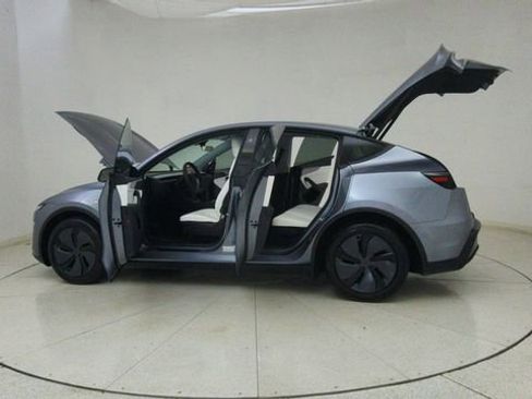 Used 2026 Tesla Model Y 2WD image 70