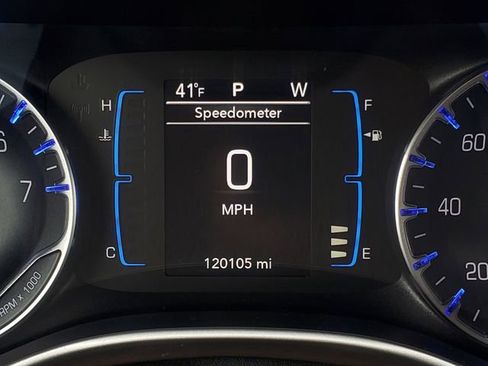 Used 2017 Chrysler Pacifica Touring image 19