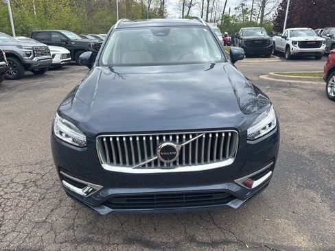 Used 2024 Volvo XC90 B5 Plus AWD/4WD image 2