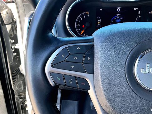 Used 2022 Jeep Grand Cherokee Laredo X RWD image 21