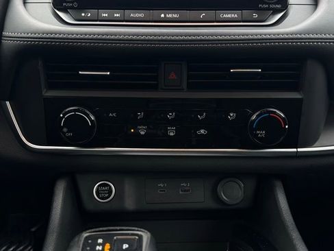 Used 2023 Nissan Rogue S image 27