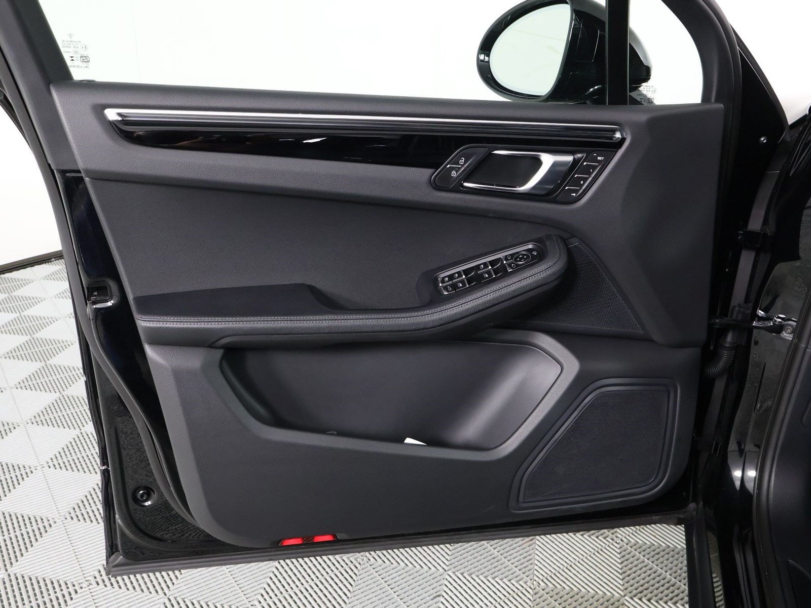 Certified 2026 Porsche Macan AWD/4WD image 20
