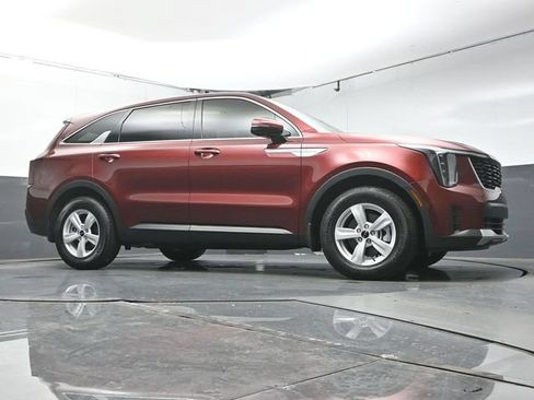 Used 2025 Kia Sorento LX FWD image 32