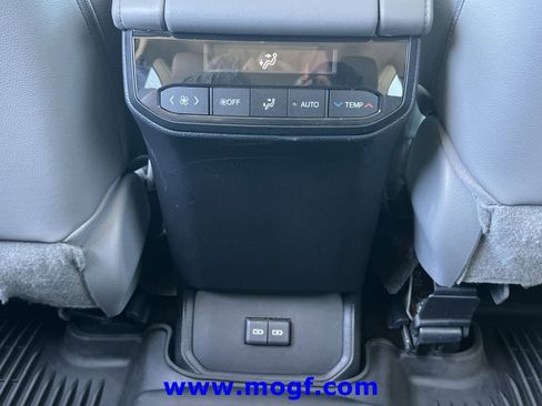 Used 2023 Toyota Highlander XLE image 22