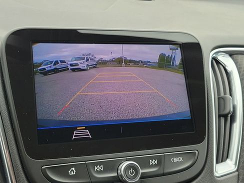 Used 2020 Chevrolet Malibu LT FWD image 25
