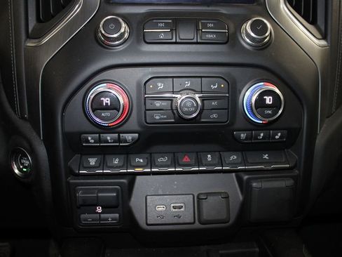 Used 2023 GMC Sierra 3500 Denali w/ Denali Ultimate Package image 33