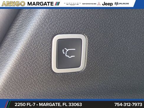 New 2026 Chrysler Pacifica Select FWD image 14