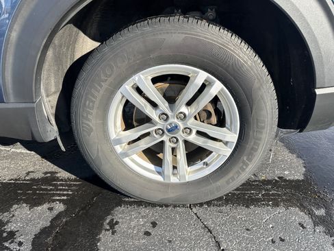 Certified 2020 Ford Explorer XLT w/ Equipment Group 202A image 14