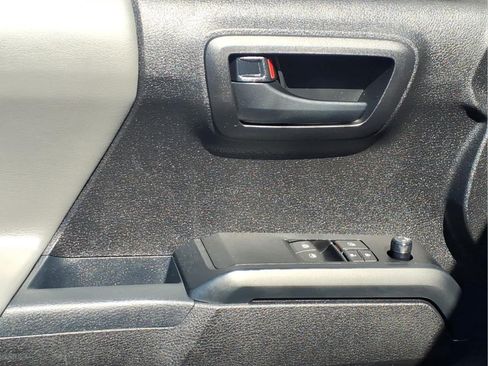 Used 2021 Toyota Tacoma SR AWD/4WD image 12