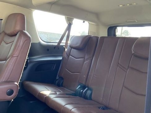Used 2016 Cadillac Escalade ESV Premium image 31