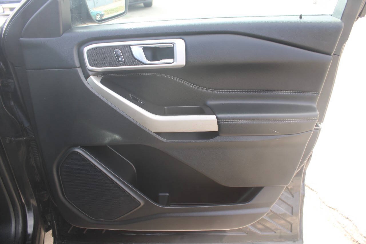 Used 2022 Ford Explorer XLT AWD/4WD image 12