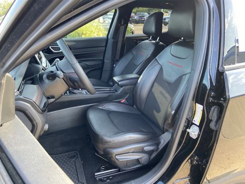 Used 2024 Jeep Compass Trailhawk AWD/4WD image 18