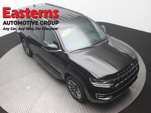 Used 2024 Jeep Wagoneer L Series II w/ Flexible Seating Group AWD/4WD image 3