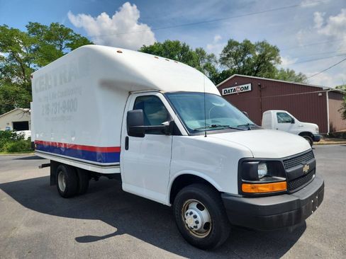 Used 2014 Chevrolet Express 3500 image 9