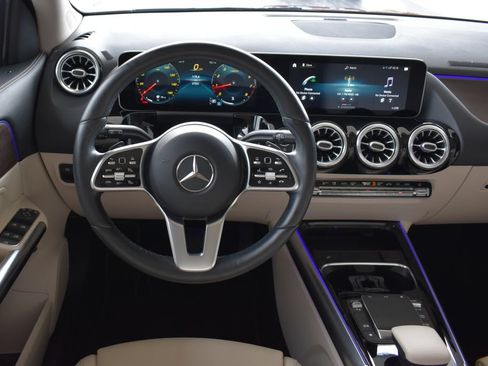 Used 2021 Mercedes-Benz GLA 250 4MATIC w/ Premium Package image 3