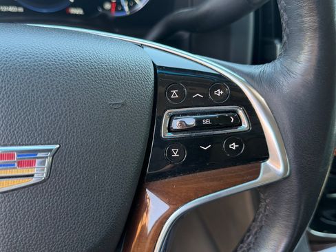 Used 2019 Cadillac Escalade ESV Luxury AWD/4WD image 35